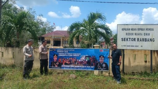 Polres Muara Enim Pasang Banner “Jangan Lelah Untuk Berbuat Baik”,Ajak Personel dan Masyarakat Tebar Kebaikan