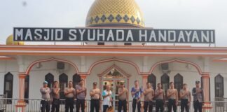 Dipimpin Kapolres AKBP Yunar Sirait, Personel Polres PALI Laksanakan Aksi Bersih Lingkungan