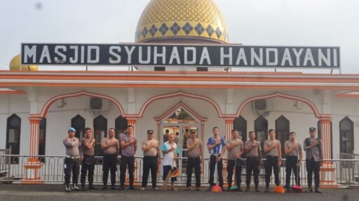 Dipimpin Kapolres AKBP Yunar Sirait, Personel Polres PALI Laksanakan Aksi Bersih Lingkungan