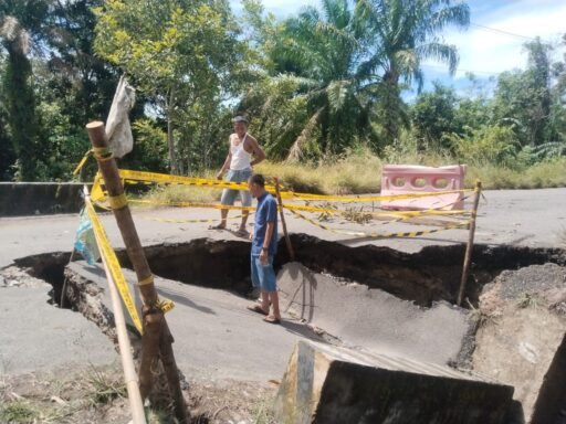 AKSES PALI-MUBA LUMPUH TOTAL: GORONG-GORONG DI DESA PRABUMENANG AMBRUK AKIBAT HUJAN DERAS