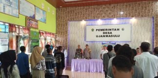 Bhabinkamtibmas Hadiri Rapat Pleno, Persiapan Pemilihan BPD Desa Ujanmas Ulu Berjalan Aman dan Kondusif