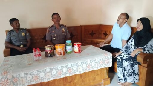 Kapolsek Ngimbang Gelar Mitigasi dan Silaturahmi Ke Keluarga Anggota Yang Mengalami Sakit