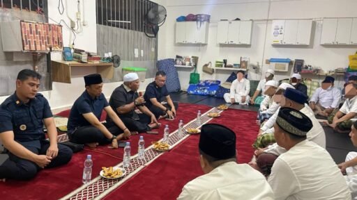 Perkuat Pembinaan, Kabid P3KI Kanwil Ditjenpas Sumsel Gelar Shalat Magrib dan Tausiah di Rutan Palembang