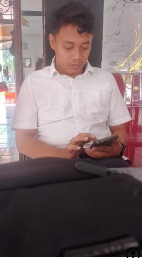 Diduga terlibat pencurian aset telkom Oknum staf wawali surabaya diperiksa polisi.