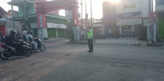 Polsek Ngimbang Secara Rutin Gelar Commanderwish Di Pagi Hari Guna cegah Kemacetan dan Lakalantas