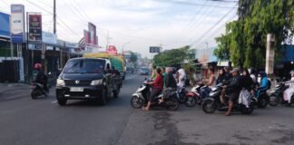 Polsek Ngimbang Secara Rutin Gelar Commanderwish Di Pagi Hari Guna cegah Kemacetan