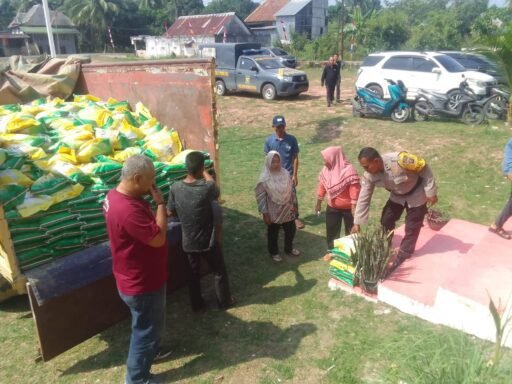 Tekan Harga, Bantu Rakyat: GPM Polres Ogan Ilir Jual 8,5 Ton Beras ke Masyarakat