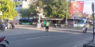 Guna Antisipasi Kemacetan Polsek Ngimbang Secara Rutin Gelar Commanderwish Di Pagi