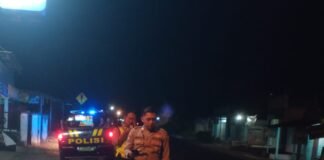Pastikan Wilayah Ngimbang Tetap Kondusif Polsek Ngimbang Gelar Patroli Blue Light Cegah 4C Di Malam Hari