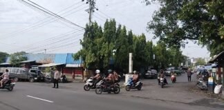 Guna Antisipasi Kemacetan Polsek Ngimbang Secara Rutin Gelar Commanderwish Di Pagi