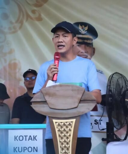 Rayakan HUT ke-13, Ribuan Warga PALI Pererat Kebersamaan Lewat Jalan Santai dan Senam Massal