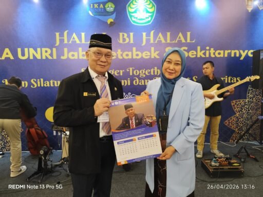 *Sri Indarti Hadiri Halal Bi Halal IKA UNRI di Tangerang, Terima Kalender PPWI Go To UN 2026*