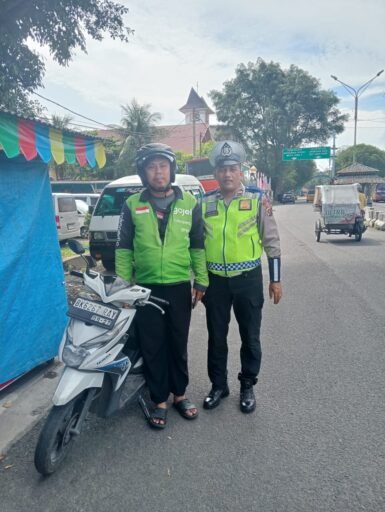 Program ” Polantas Menyapa ” Polres Binjai Ajak Warga Tertib Lalu Lintas Cegah Kecelakaan