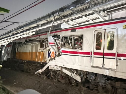Kecelakaan KA Argo Bromo Anggrek vs KRL di Bekasi Timur: 4 Tewas, Jalur Lumpuh Total