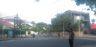 Tl Cik Ditiro Terkendali, Bhabinkamtibmas Cikini Sigap Atur Lalin Pagi Hari