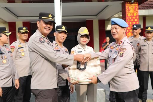 Haru dan Penuh Penghormatan, Polres Muara Enim Lepas Kompol Alatas Memasuki Masa Purnabakti