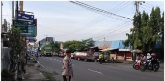 Polsek Ngimbang Secara Rutin Gelar Commanderwish Di Pagi Hari Guna cegah Kemacetan