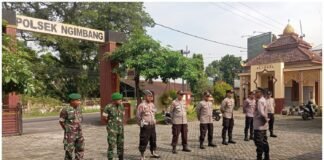 Wakapolsek Ngimbang Gelar Apel Siaga Libur Pajang dan Peringatan Wafatnya Yesus Kristus Bagi Umat Kristiani