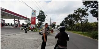 Personil Polsek Ngimbang Intensifkan Patroli Di Obvit Guna Cegah Kriminalitas Di Daerah Rawan