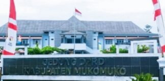 *DIDUGA PENGADAAN IPHONE 17 PRO MAX DPRD MUKOMUKO: PUBLIK MEMINTA KEPASTIAN AZAS MANFAAT*