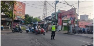 Polsek Ngimbang Secara Rutin Gelar Commanderwish Di Pagi Hari Guna cegah Kemacetan