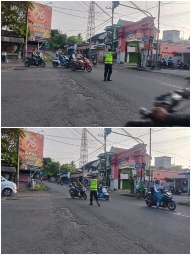 Polsek Ngimbang Secara Rutin Gelar Commanderwish Di Pagi Hari Guna cegah Kemacetan