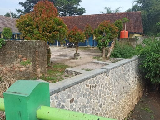 Dinas PU Kab. Bandung,Terima Kasih Sudah Bangun Tanggul,Sehingga Proses Belajar Mengajar SMP Mika Bakti Aman