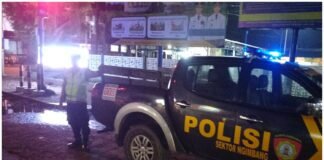 Polsek Ngimbang Gelar Patroli Blue Light Guna Menjaga Siskamtibmas Di Daerah Rawan Kriminal