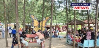 Diserbu Wisatawan! Pantai Indah Layur Rembang Jadi Primadona Baru Akhir Pekan