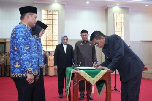 Gubernur Banten Andra Soni Lantik 132 Pejabat, Tekankan Birokrasi Adaptif dan Berorientasi Pelayanan