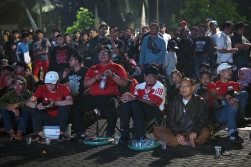 Ratusan Warga Serang Nobar Final Timnas Indonesia vs Bulgaria di Gedung Negara Banten