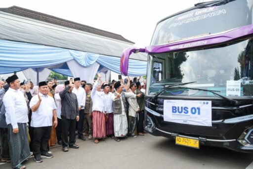 Wagub Banten Dimyati Lepas Ratusan Santri ke Ponpes Lirboyo Kediri