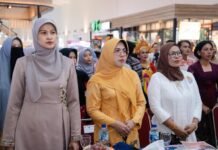 Tinawati Andra Soni Pimpin Parade Kebaya di Mall of Serang