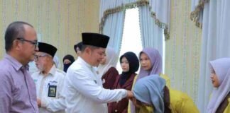 Pasaman Cerdas, Bupati Welly Bagikan 426 Beasiswa Mahasiswa