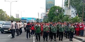 Ratusan Massa GSPMII Berangkat ke Monas, Pengamanan Humanis Polisi Jaga Situasi Kondusif