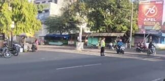 Polsek Ngimbang Secara Rutin Gelar Commanderwish Di Pagi Hari Guna cegah Kemacetan di Wilayah Ngimbang
