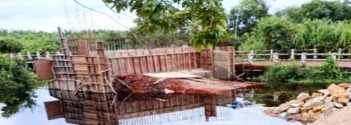 **Jembatan Sungai Tapah Mangkrak, Dana Diduga Rp7 Miliar Menguap