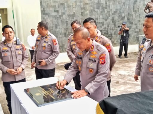 Irjen Pol. Dr.Rudi Setiawan,S.IK.SH.MH. Kapolda JABAR, Meresmikan Gedung SAT INTELKAM 38 SETIA Polres Cimahi