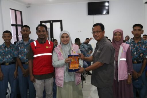 SMK KAL-1 Terima Beasiswa Dari Yayasan Baitul Maal PLN UID Jawa Timur