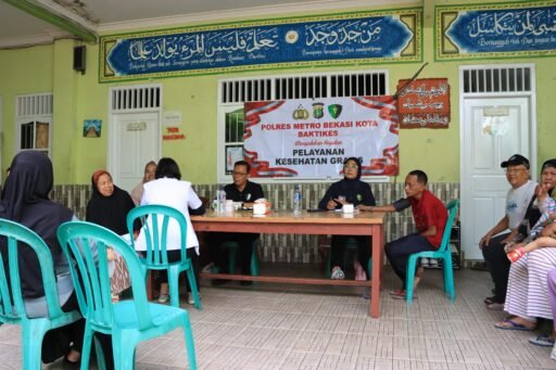 Wujud Kepedulian, Kapolres Metro Bekasi Kota Gelar Bakti Sosial dan Kesehatan di Panti Asuhan Nurul Umroh