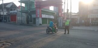 Guna Antisipasi Kemacetan Polsek Ngimbang Secara Rutin Gelar Commanderwish Di Pagi