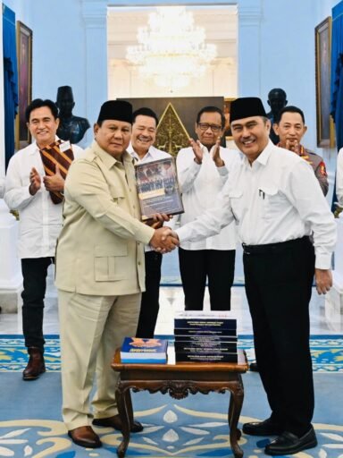 LAPORAN 3.000 HALAMAN REFORMASI POLRI DITERIMA PRESIDEN PRABOWO Subianto