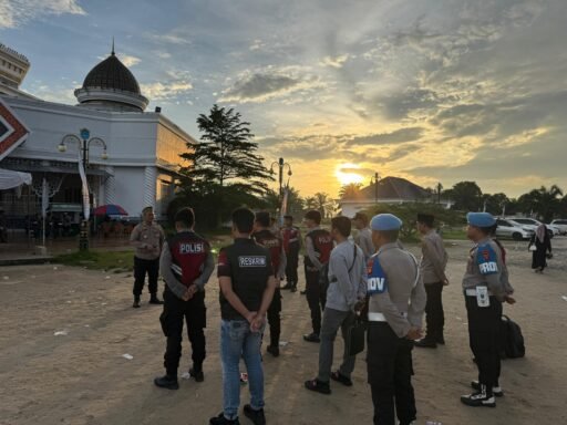 Polres Ogan Ilir Laksanakan Pengamanan Pelepasan 218 Jemaah Calon Haji di Masjid Agung An-Nur