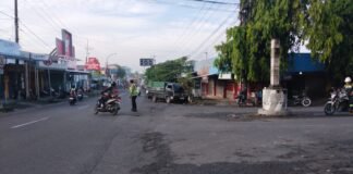 Guna Antisipasi Kemacetan Polsek Ngimbang Secara Rutin Gelar Commanderwish Di Pagi