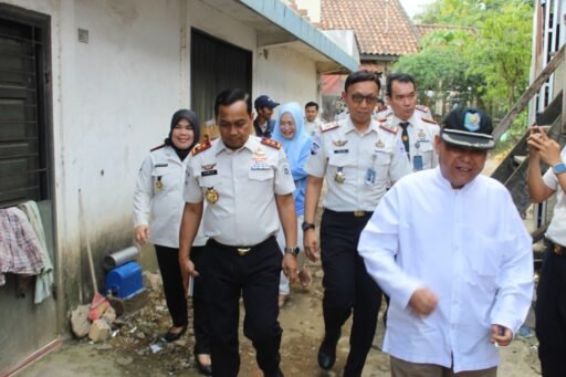 Kepala Kanwil Ditjenpas Sumsel Bersama UPT Pemasyarakatan Kota Palembang Tinjau Progres Bedah Rumah