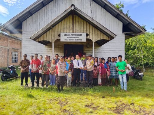 Green Policing, Polsek Rangsang Tanam Pohon Hias di Gereja GPdI Desa Beting Dusun Banau
