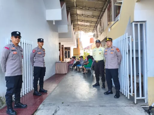 60 PERSONIL POLRES REJANG LEBONG DITURUNKAN UNTUK MENJAGA KAMTIBMAS PELAKSANAAN IBADAH KENAIKAN ISA ALMASIH.
