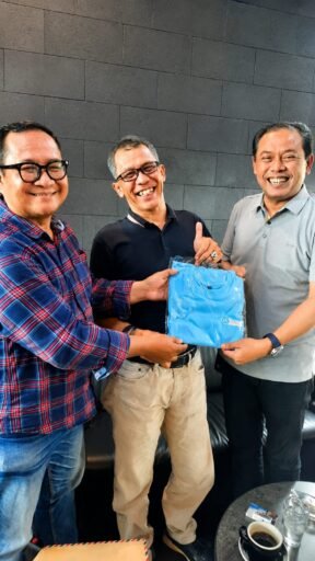 GOKAR Dapat Dukungan Ketua PERADI dan Ketua DPRD Karawang, Dinilai Jadi Kebanggaan Karya Anak Daerah