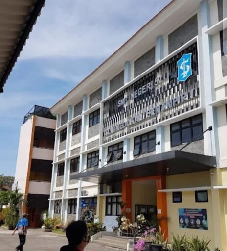 Publik pertanyakan keterbukaan dana PPDB 2025 dismpn52 surabaya
