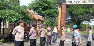 Polsek Ngimbang Gelar Apel Siaga Mejelang Lubur Panjang Di Mapolsek Ngimbang